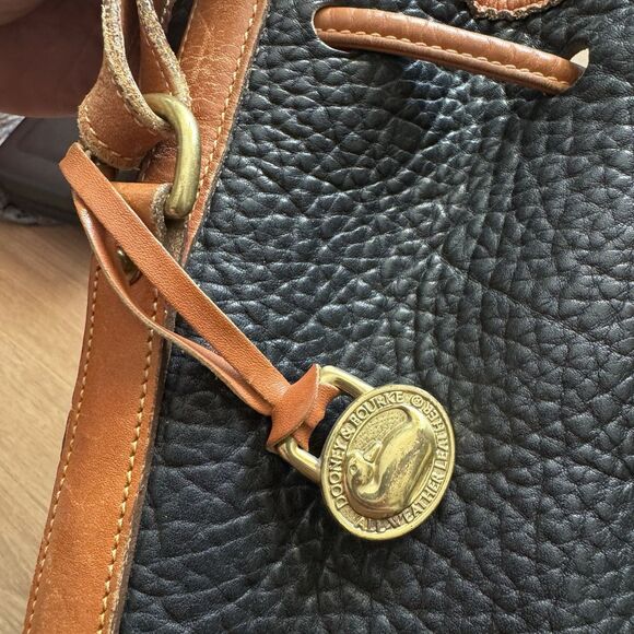 VTG 80s Dooney & Bourke All Weather Leather Drawstring Bucket Bag Black Tan USA - Picture 7 of 14